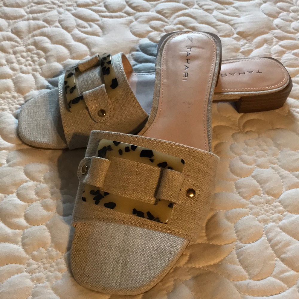 Tahari Size 9 Slide Sandals